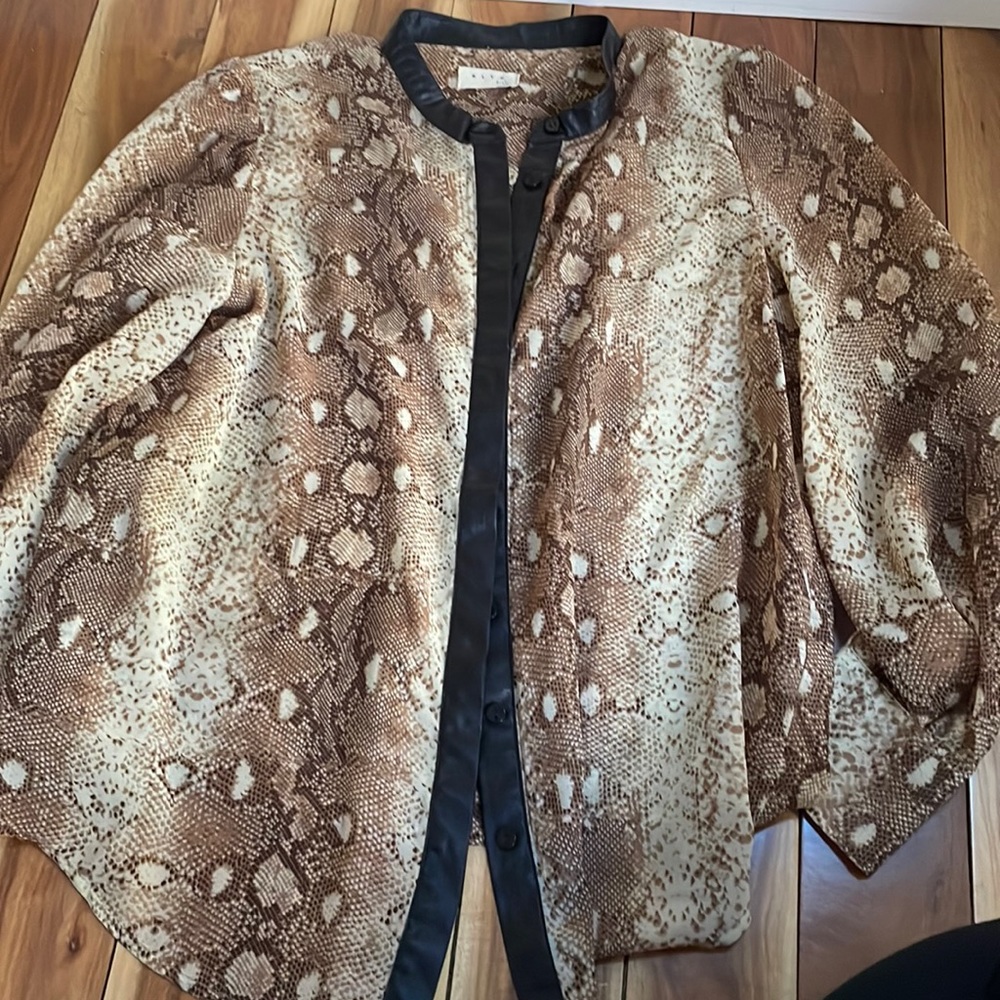 Snake pattern button up